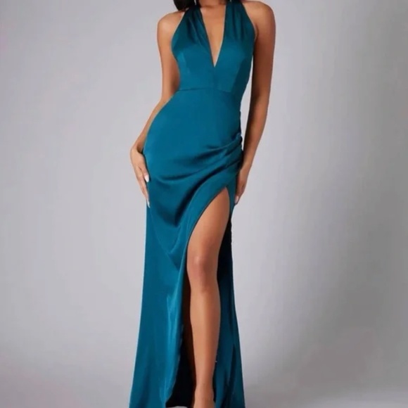 teal green/blue low v-halter neck top with ruching at the bottom - Picture 1 of 6